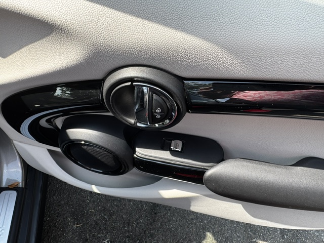 Used 2017 MINI Cooper S 4-Door Hardtop FWD image 17