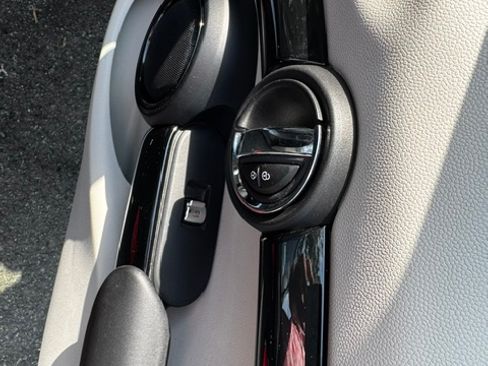 Used 2017 MINI Cooper S 4-Door Hardtop FWD image 17