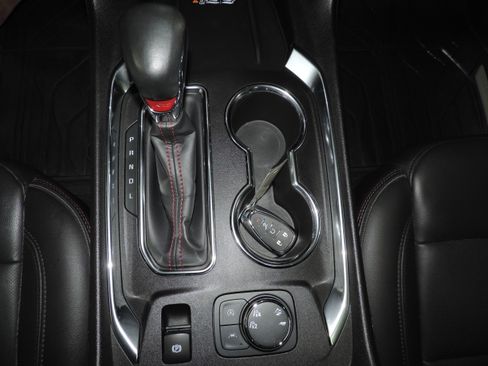 Used 2023 Chevrolet Traverse RS image 38