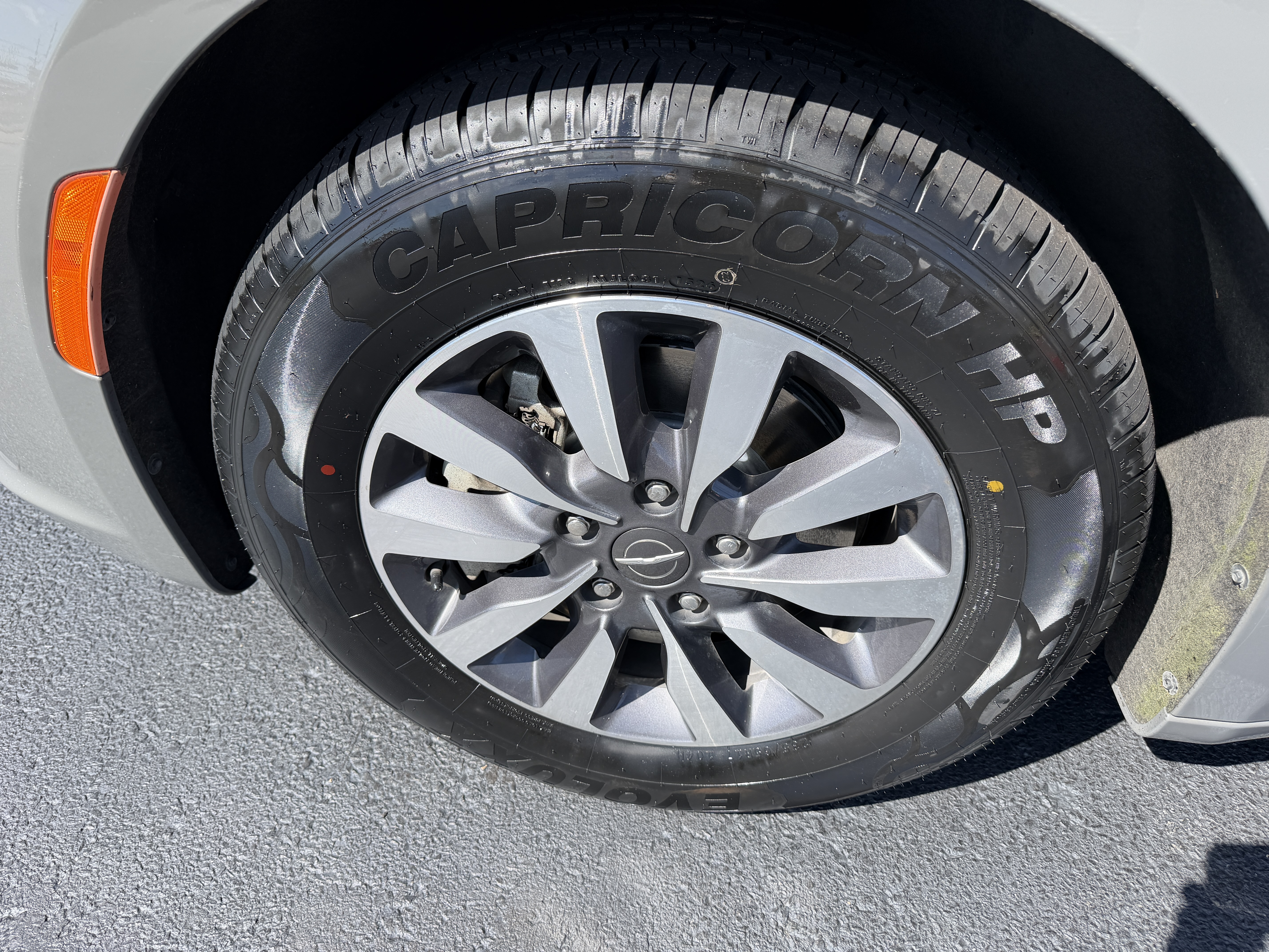 Used 2021 Chrysler Pacifica Touring-L FWD image 29