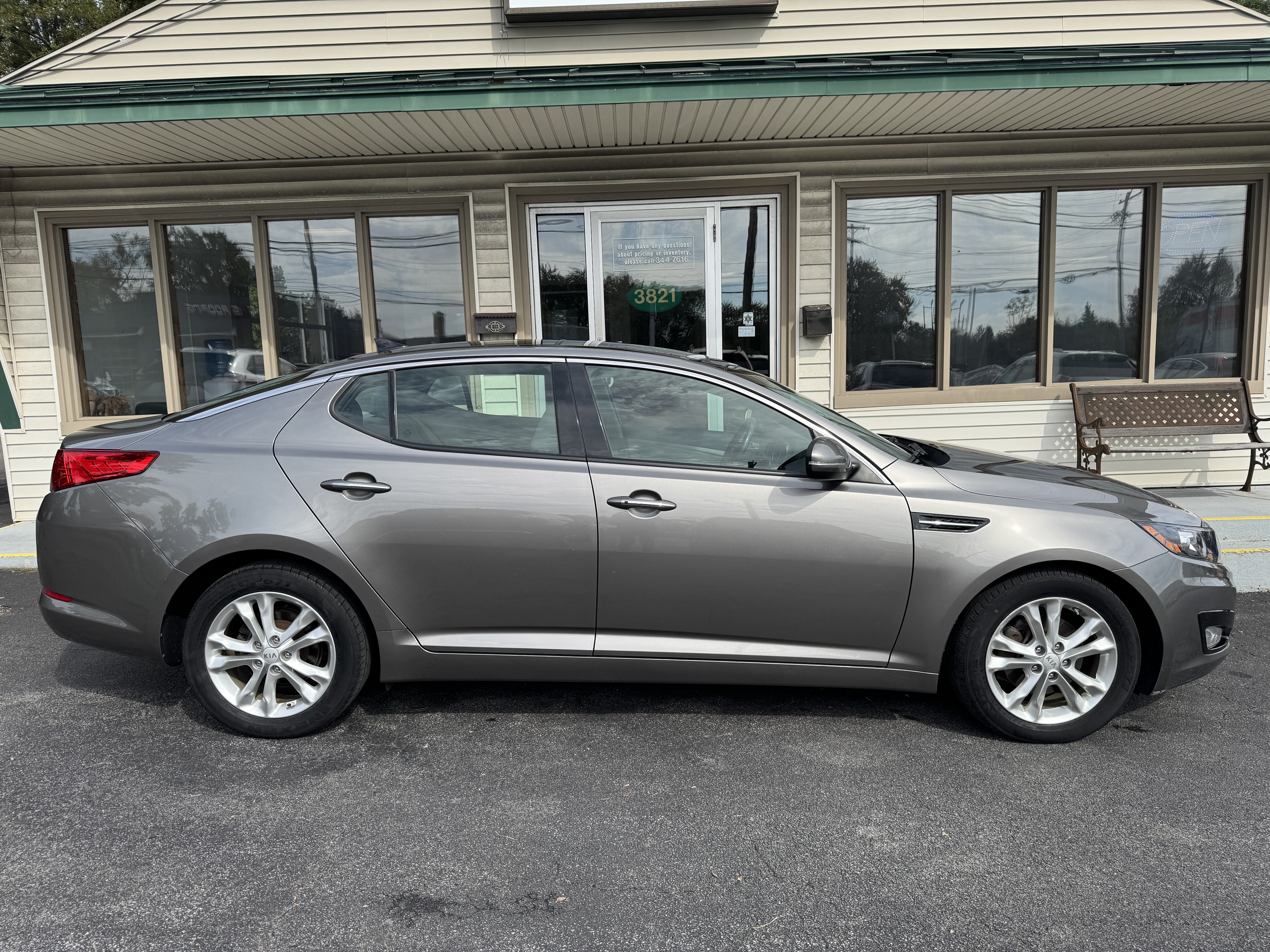 Used 2013 Kia Optima EX FWD image 1