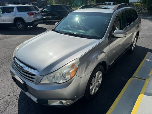 Used 2011 Subaru Outback 2.5i Premium AWD/4WD image 3