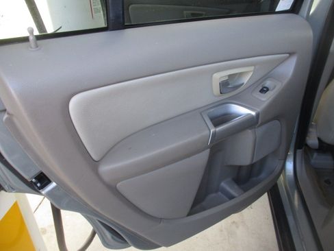 Used 2005 Volvo XC90 2.5T image 13