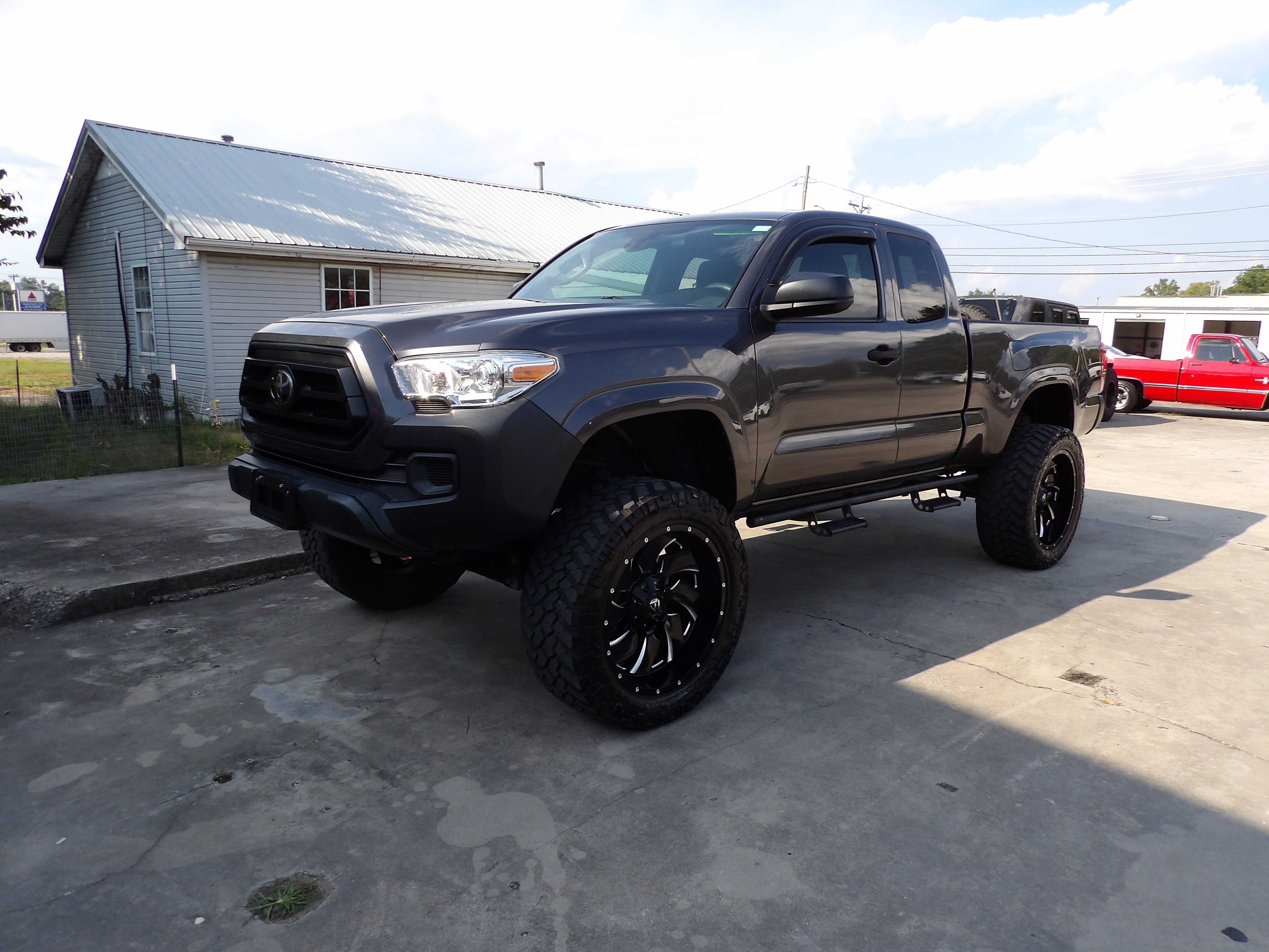 Used 2020 Toyota Tacoma SR AWD/4WD image 2