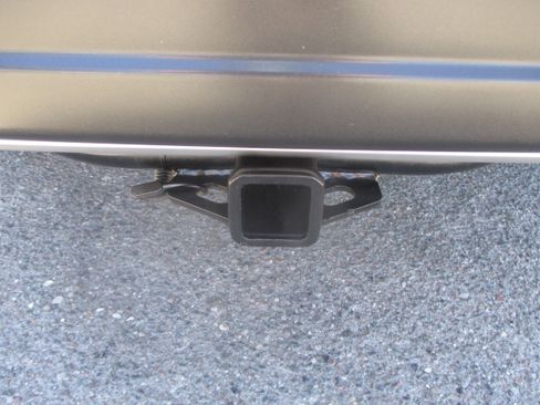 Used 2018 Ford Explorer XLT image 18