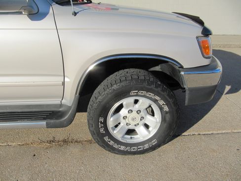 Used 1999 Toyota 4Runner SR5 Premium image 13