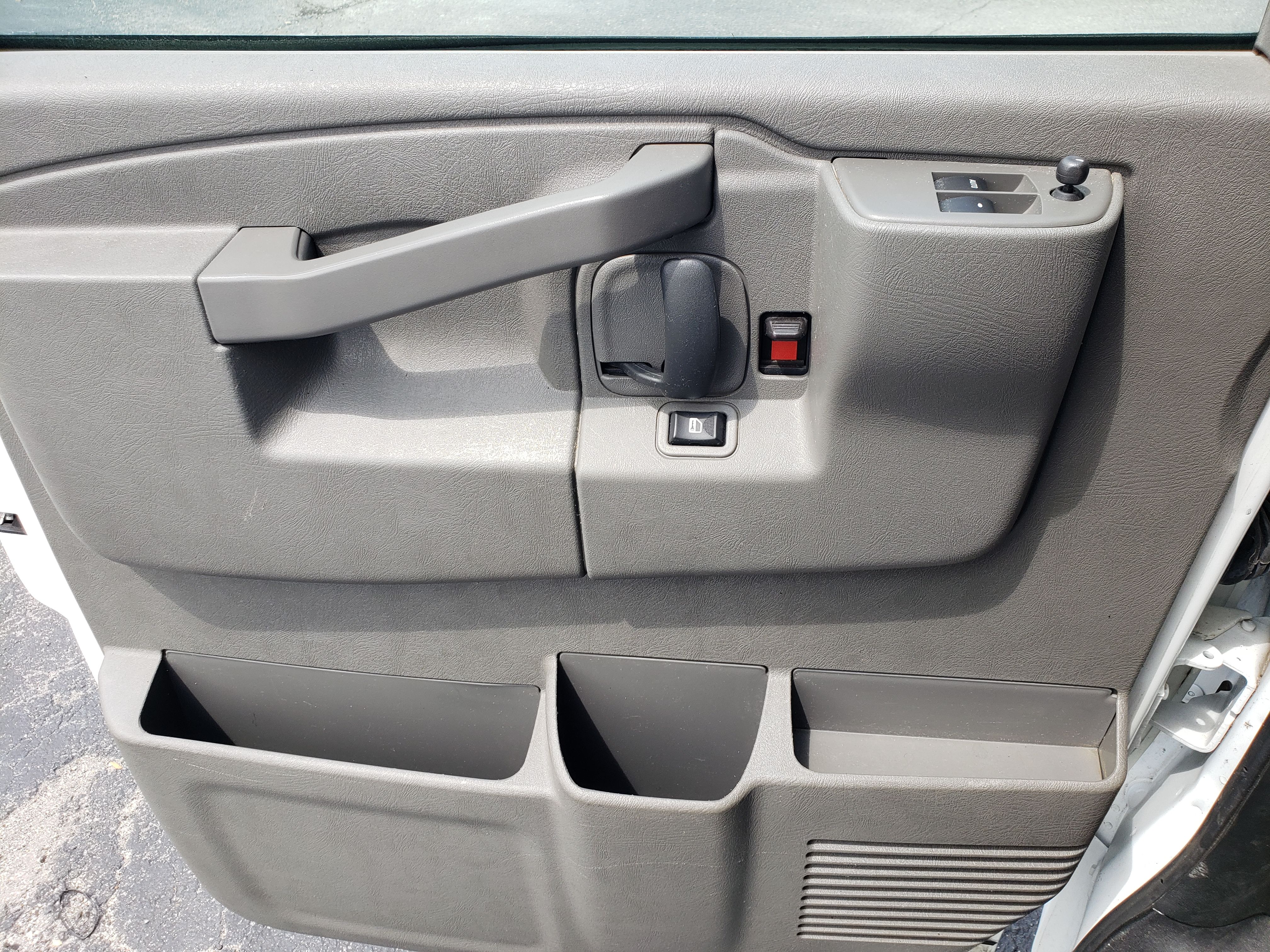 Used 2022 Chevrolet Express 3500 Extended RWD image 11