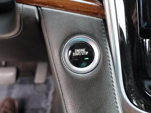 Used 2020 Cadillac Escalade 4WD Luxury image 28