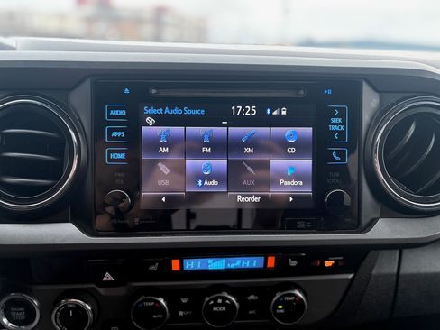 Used 2016 Toyota Tacoma TRD Off-Road image 17