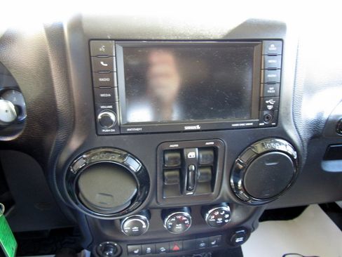 Used 2017 Jeep Wrangler Unlimited image 19