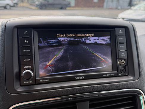 Used 2020 Dodge Grand Caravan SE image 11