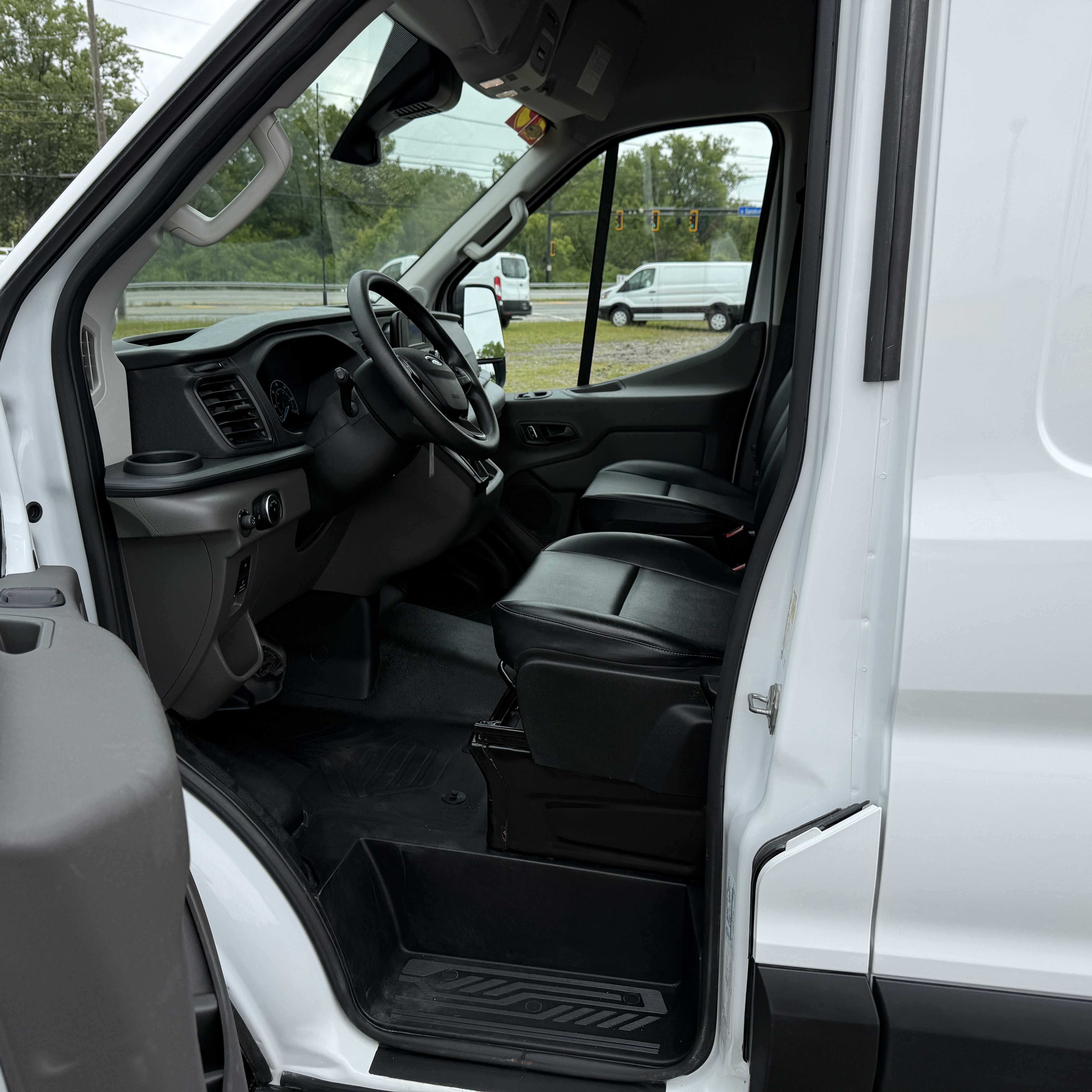 Used 2025 Ford Transit 250 148 High Roof RWD image 13