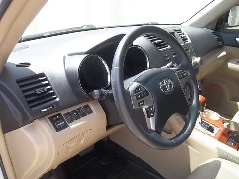 Used 2012 Toyota Highlander 4WD Limited image 21