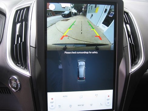 Used 2024 Ford Edge Titanium image 11
