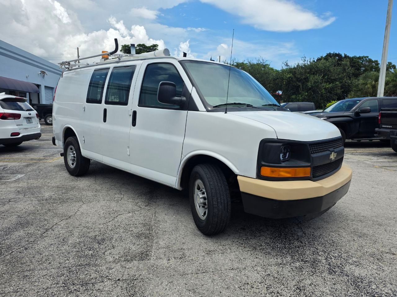 Used 2011 Chevrolet Express 2500 UNAVAIL RWD image 4