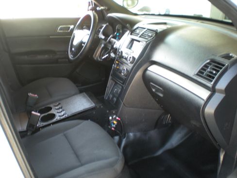Used 2017 Ford Explorer 4WD Police Interceptor image 5
