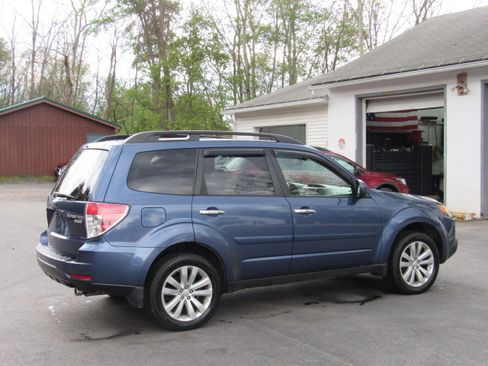 Used 2011 Subaru Forester 2.5X Limited AWD/4WD image 7