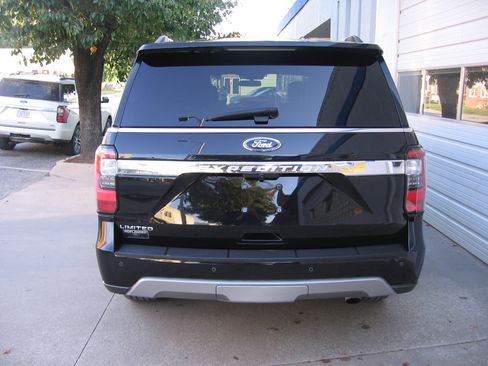 Used 2021 Ford Expedition Limited image 4