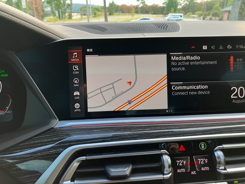 Used 2022 BMW X7 M50i AWD/4WD image 11