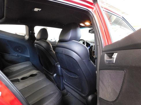 Used 2016 Hyundai Veloster Turbo image 13