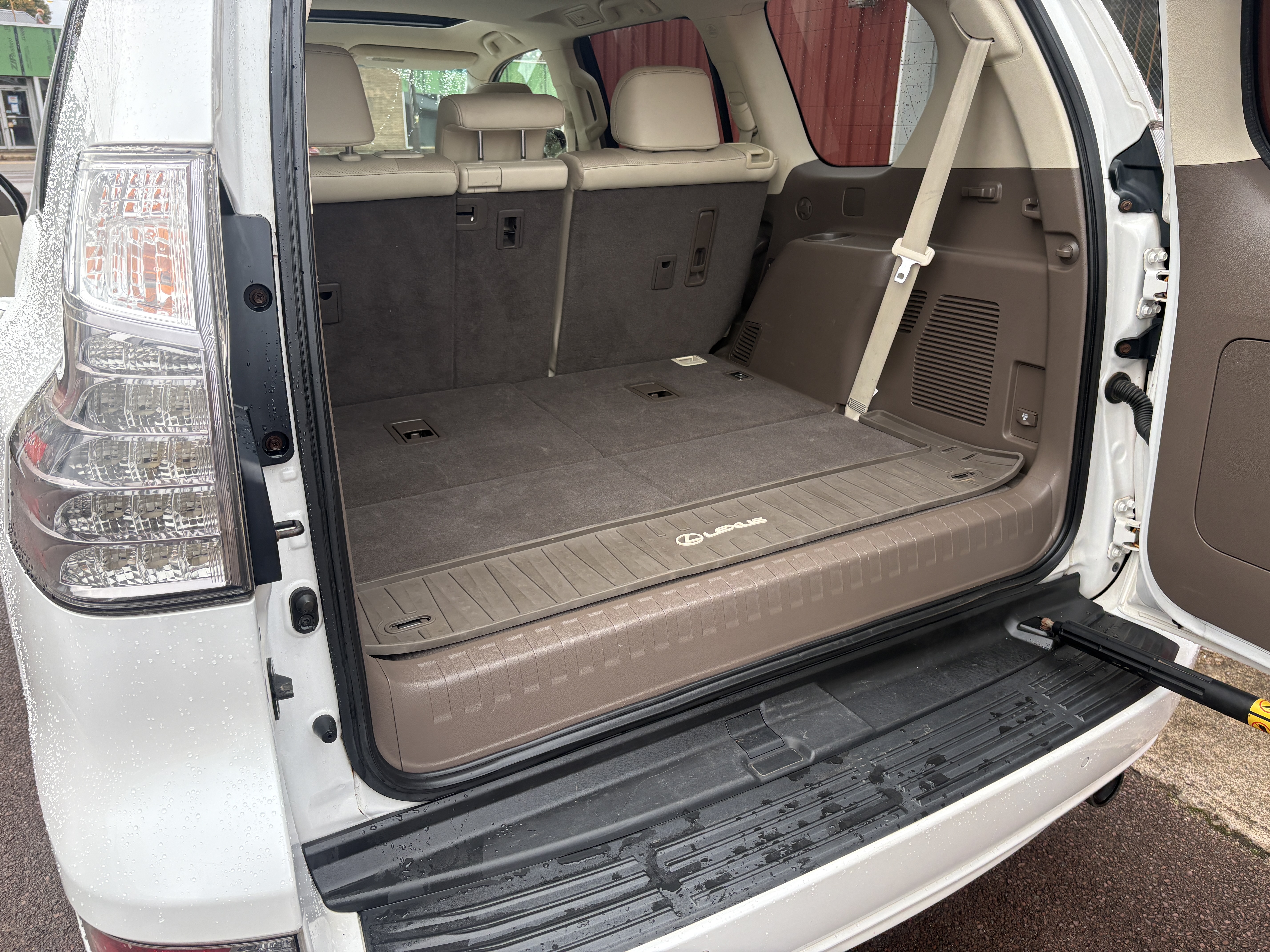 Used 2016 Lexus GX 460 4WD Premium 4.6L 8-Cyl SUV image 13