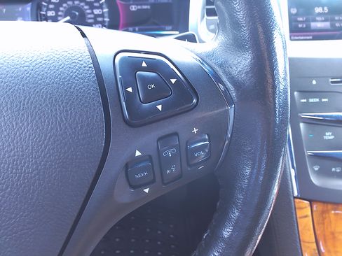 Used 2013 Lincoln MKS image 29