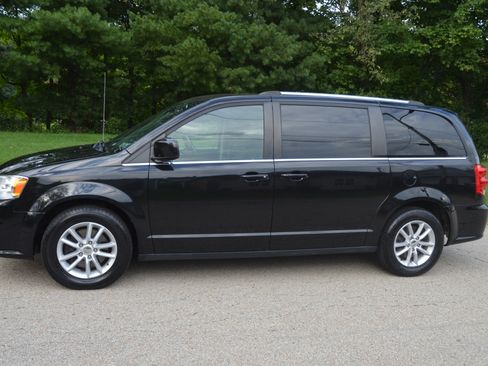 Used 2019 Dodge Grand Caravan SXT FWD image 1