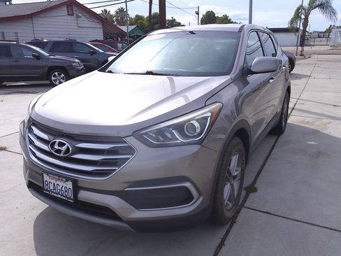 Used 2018 Hyundai Santa Fe Sport image 2