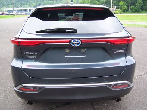 Used 2024 Toyota Venza Limited image 6