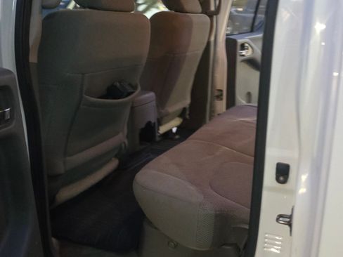 Used 2016 Nissan Frontier SV image 25