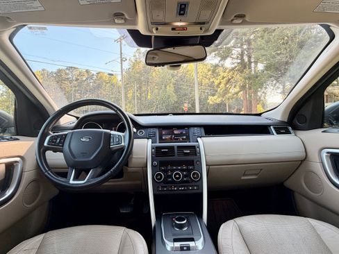 Used 2017 Land Rover Discovery Sport HSE image 13