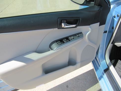 Used 2012 Toyota Camry Hybrid FWD image 12