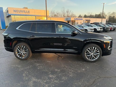 Used 2025 Buick Enclave Avenir image 2