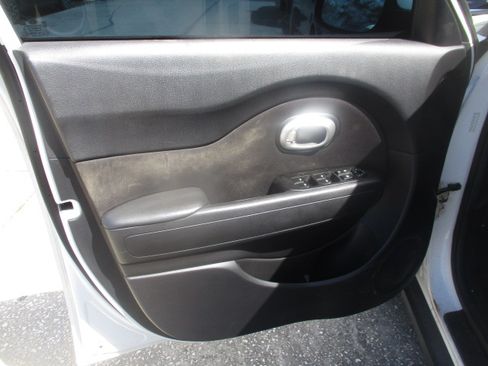 Used 2016 Kia Soul image 14