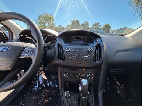 Used 2015 Ford Focus SE image 11