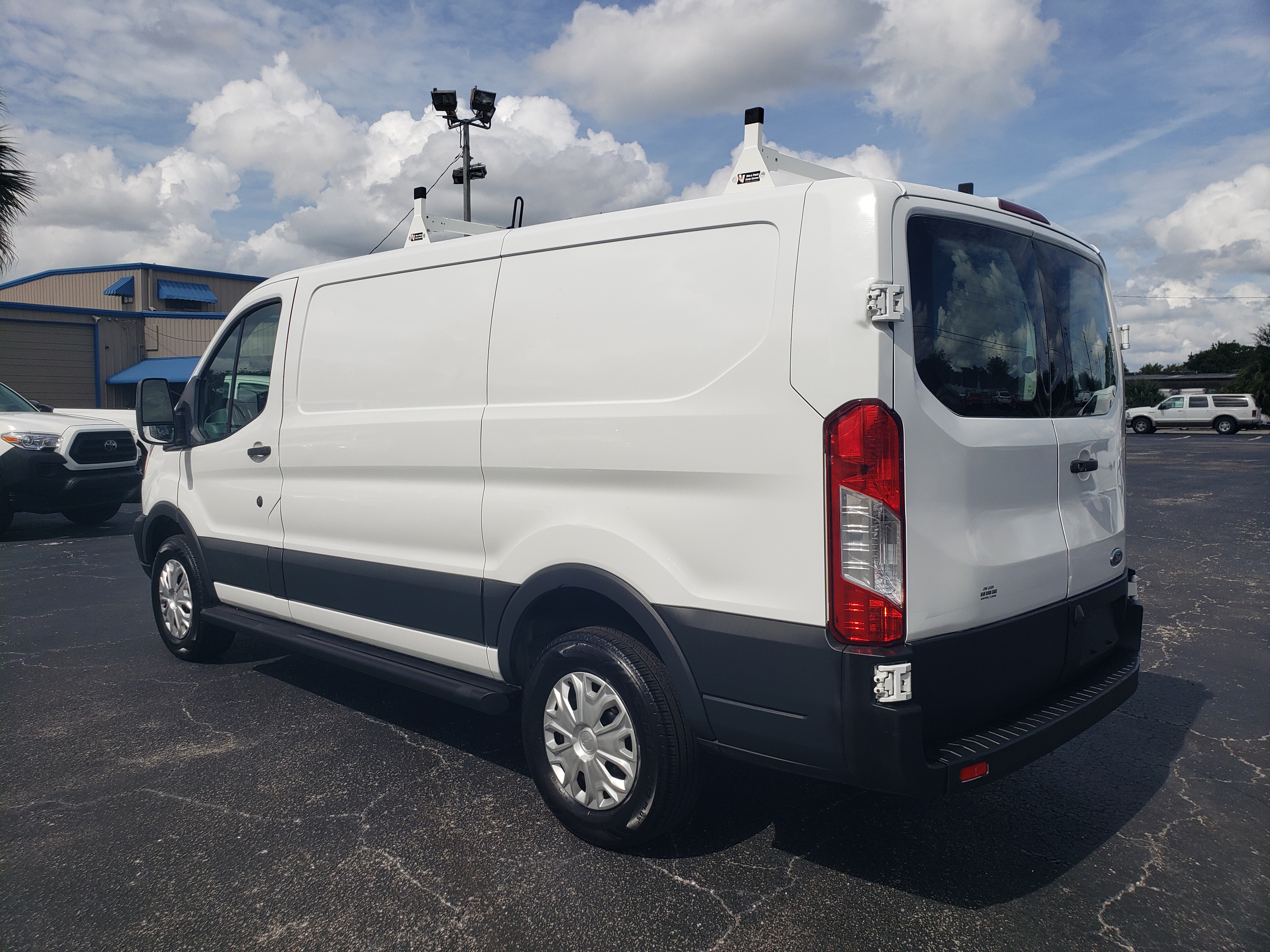 Used 2018 Ford Transit 250 130 Low Roof RWD image 3