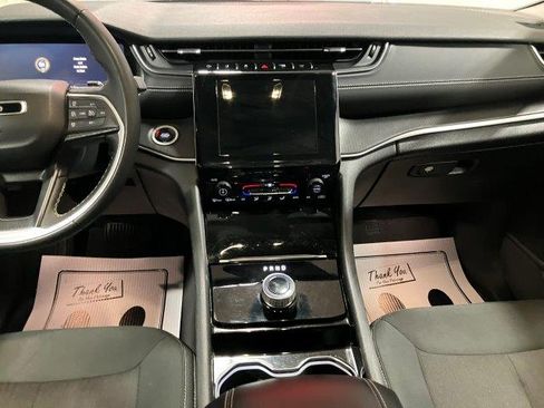 Used 2023 Jeep Grand Cherokee L Laredo image 20