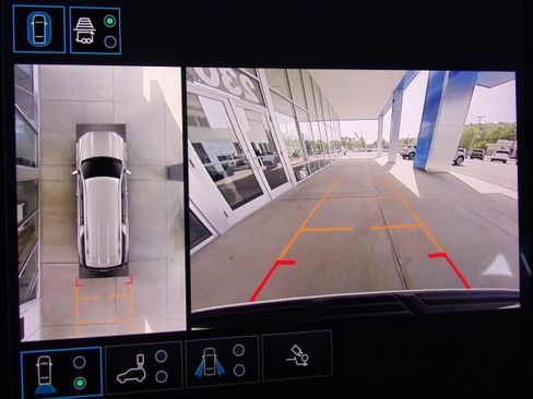 Used 2025 GMC Yukon XL Denali image 3