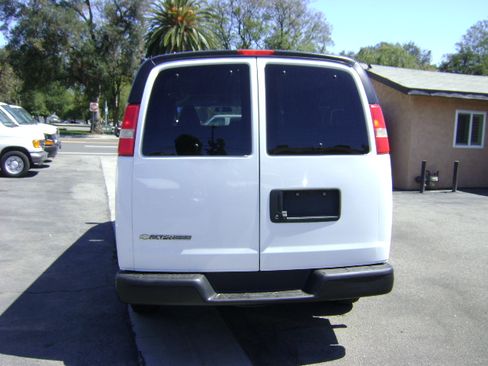 Used 2017 Chevrolet Express 3500 LS Extended Passenger RWD image 6