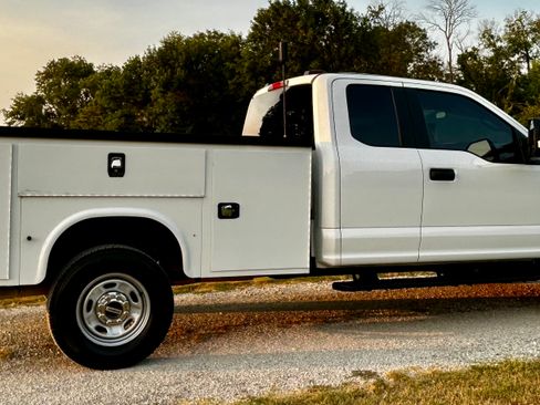 Used 2022 Ford F250 4x4 SuperCab Super Duty image 9