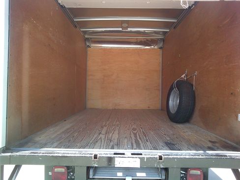 Used 2015 Ford F350 2WD Regular Cab DRW Super Duty image 25