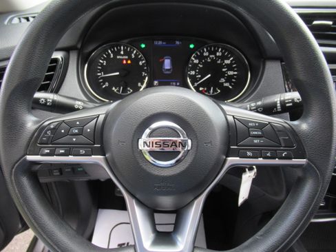 Used 2018 Nissan Rogue S image 10