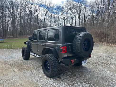 Used 2020 Jeep Wrangler Unlimited Sahara w/ Altitude image 3