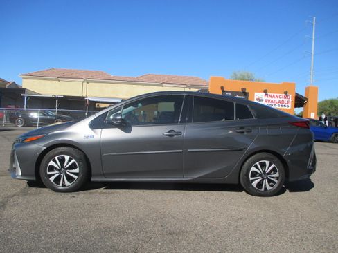 Used 2017 Toyota Prius Prime image 1