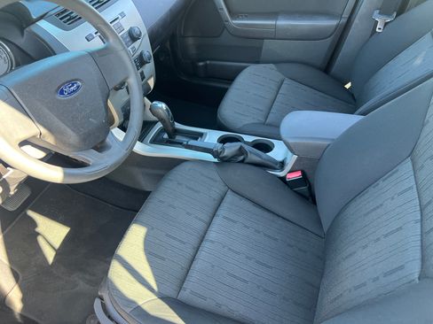 Used 2010 Ford Focus SE Sedan FWD image 11