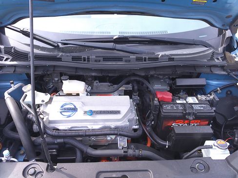 Used 2011 Nissan Leaf SL image 37