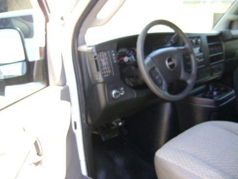 Used 2017 GMC Savana 2500 image 9