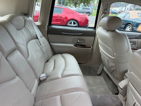 Used 1997 Lincoln Town Car Signature RWD image 25