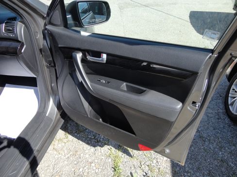 Used 2014 Kia Sorento AWD LX image 13