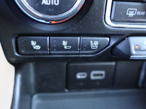 Used 2021 Chevrolet Suburban Premier image 37